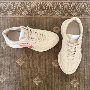 Lightly Worn Great Condition Gucci Cream and Red Sneakers with Monogram Pattern. Gucci | Shoes | Gucci Cream And Red Sneakers With Signature  main image 3